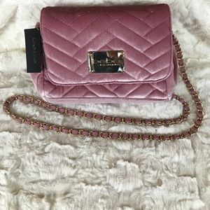 NWT 💕Bebe💕 Velvet Crossbody purse in blush 👛